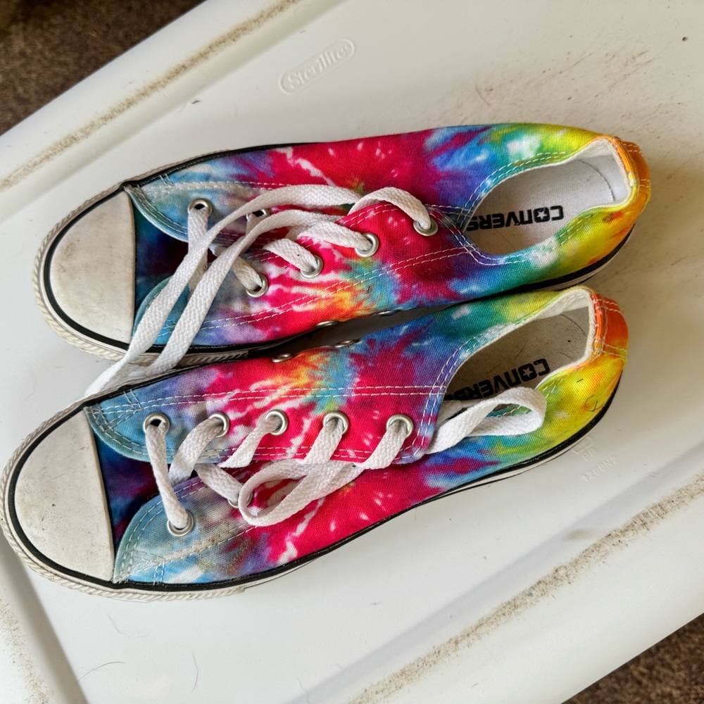 Rainbow tye dye converse size 3 (also fit a 5)